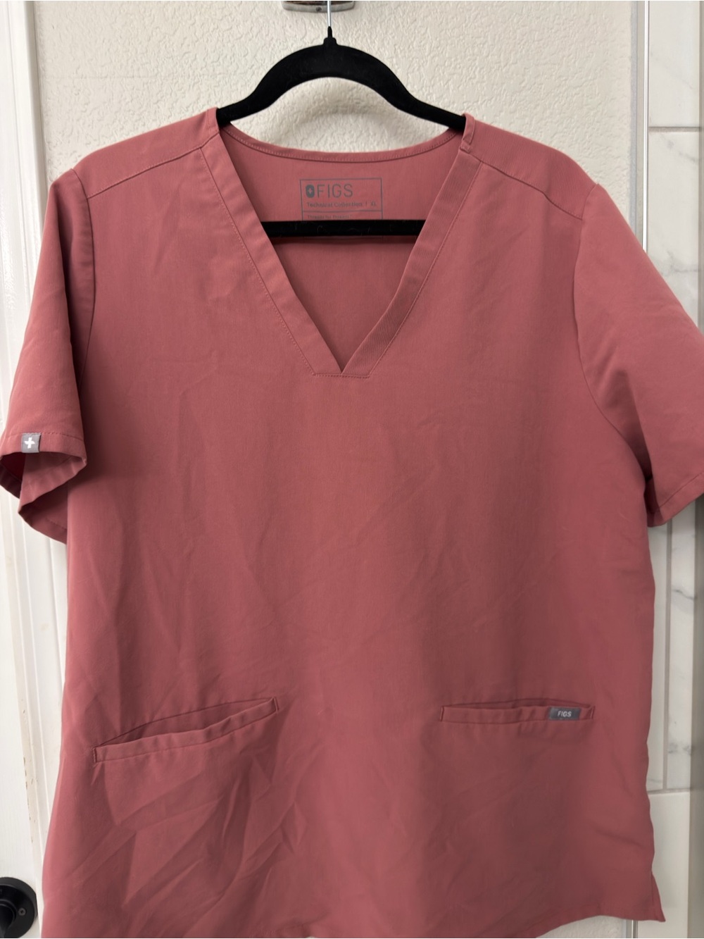 Figs Women’s V-Neck Top in Dusty Rose